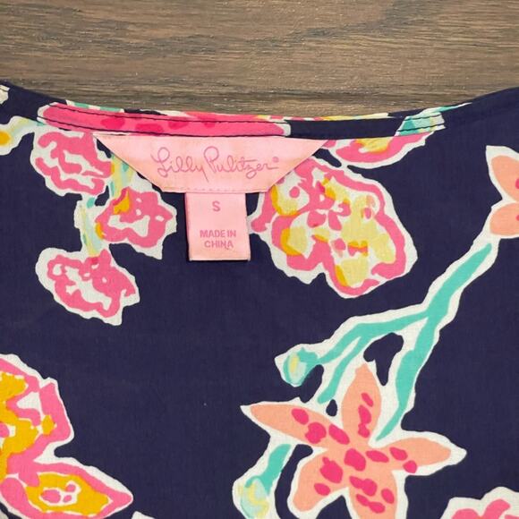 LILLY PULITZER 100% Silk Pretty Social Cold Shoulder Trace Top Size Small - Picture 6 of 9